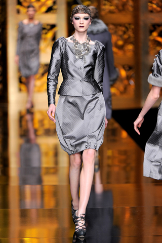 Spencer entallado gris falda globo saten Christian Dior